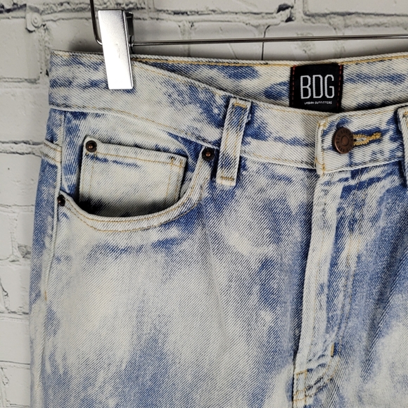BDG | slim straight high rise bleach wash jeans - Picture 3 of 8